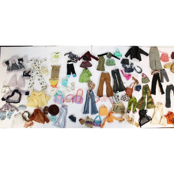 88 Pc Bratz Clothes Lot Wintertime Cloe Dana Beach Party Yasmin